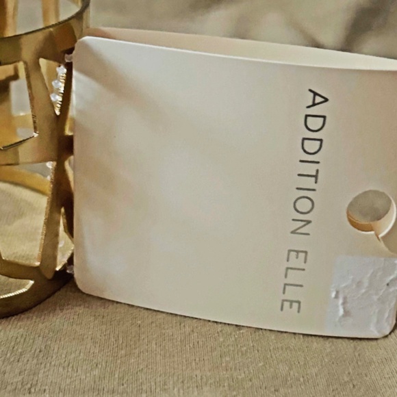 BRACELET, GOLD TONE METAL WITH CUT OUT DESIGNS, 7 ⅜ x 2 5/16 INCHES, TAG ON, - Picture 2 of 4